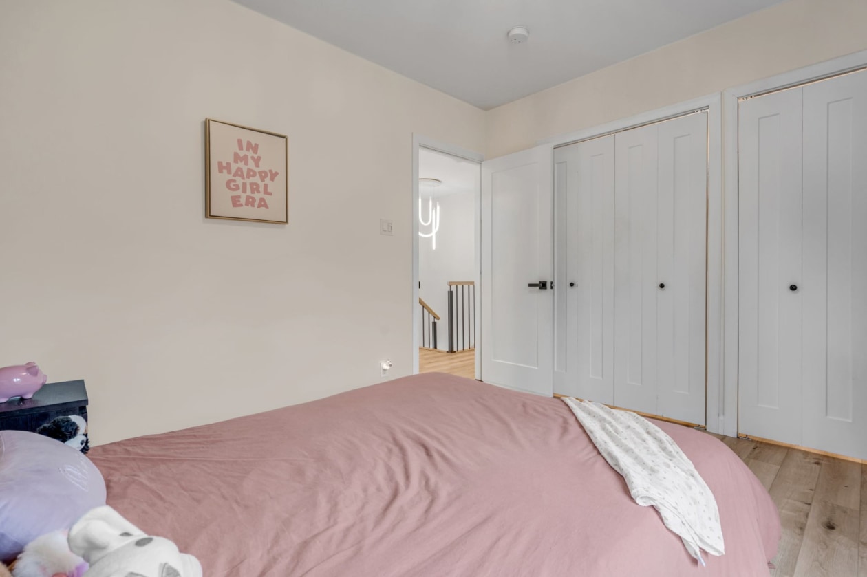 Chambre à coucher — 235 Rue Griffin, Shannon