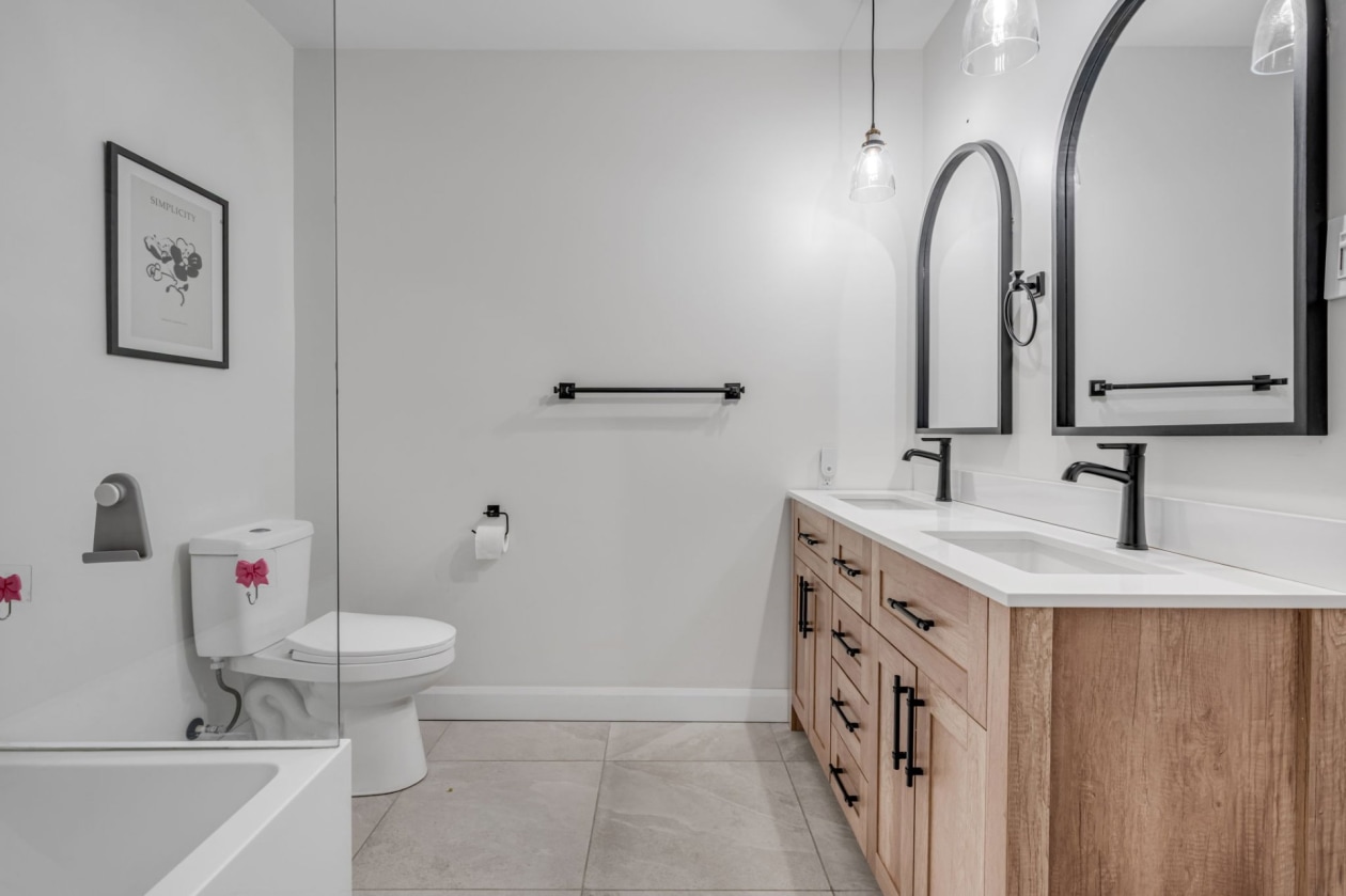 Salle de bains — 235 Rue Griffin, Shannon