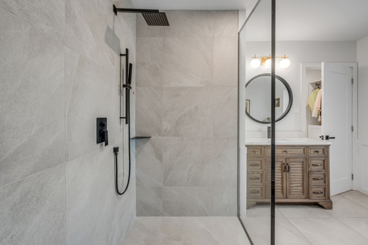 Salle de bains — 235 Rue Griffin, Shannon