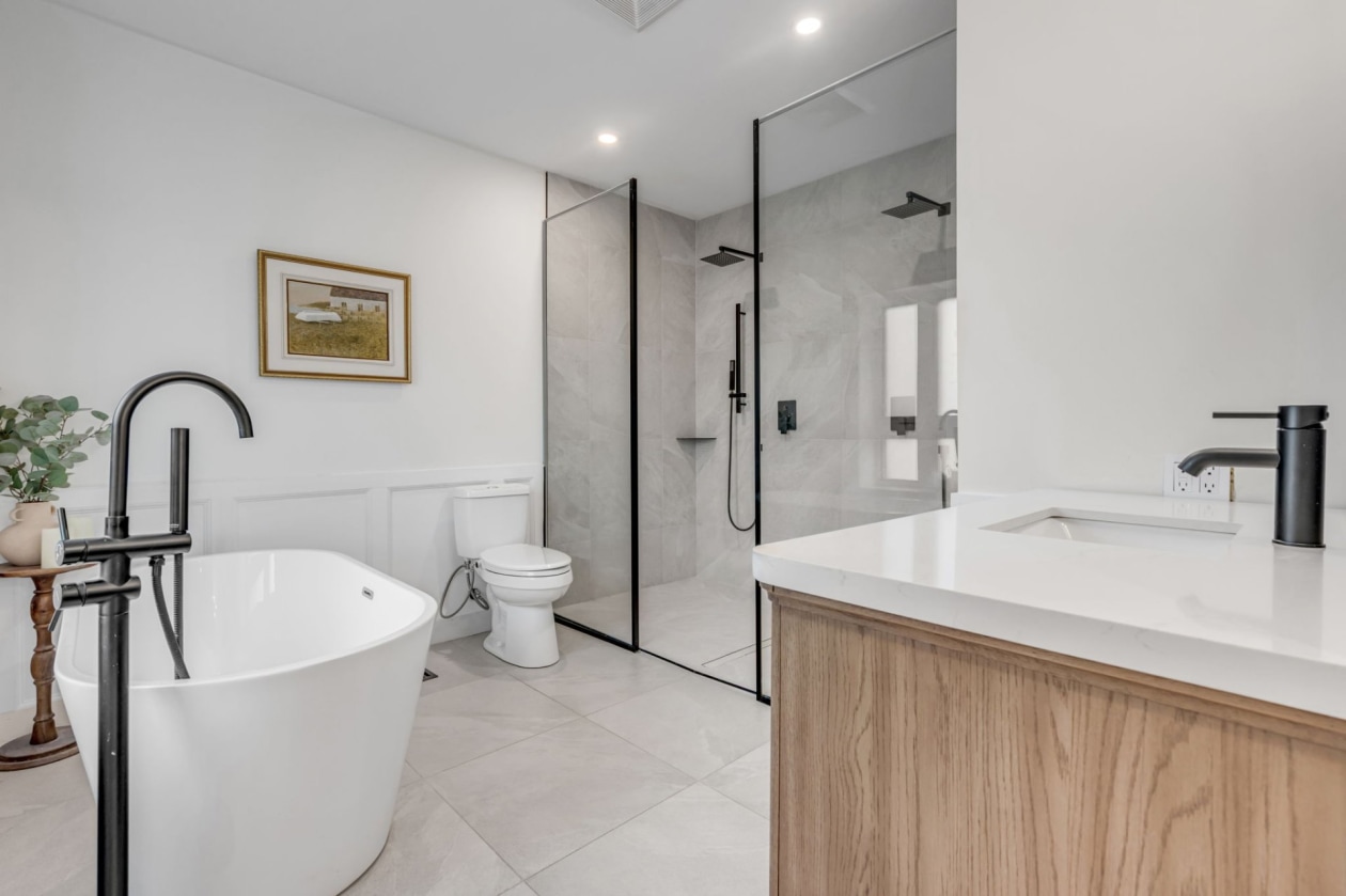 Salle de bains — 235 Rue Griffin, Shannon