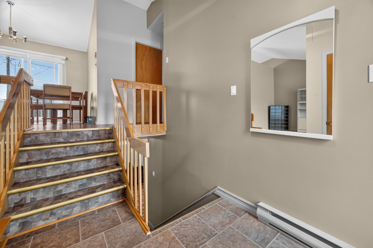 Escalier — 436 Rue des Fauvettes, Rimouski