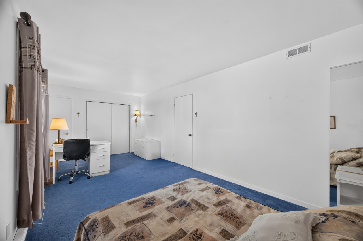 Chambre à coucher — 229 Route 132 O., Sainte-Luce