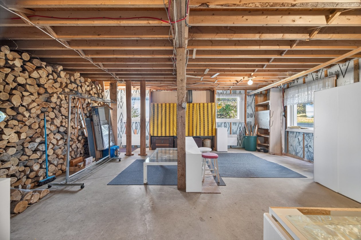 Atelier — 229 Route 132 O., Sainte-Luce
