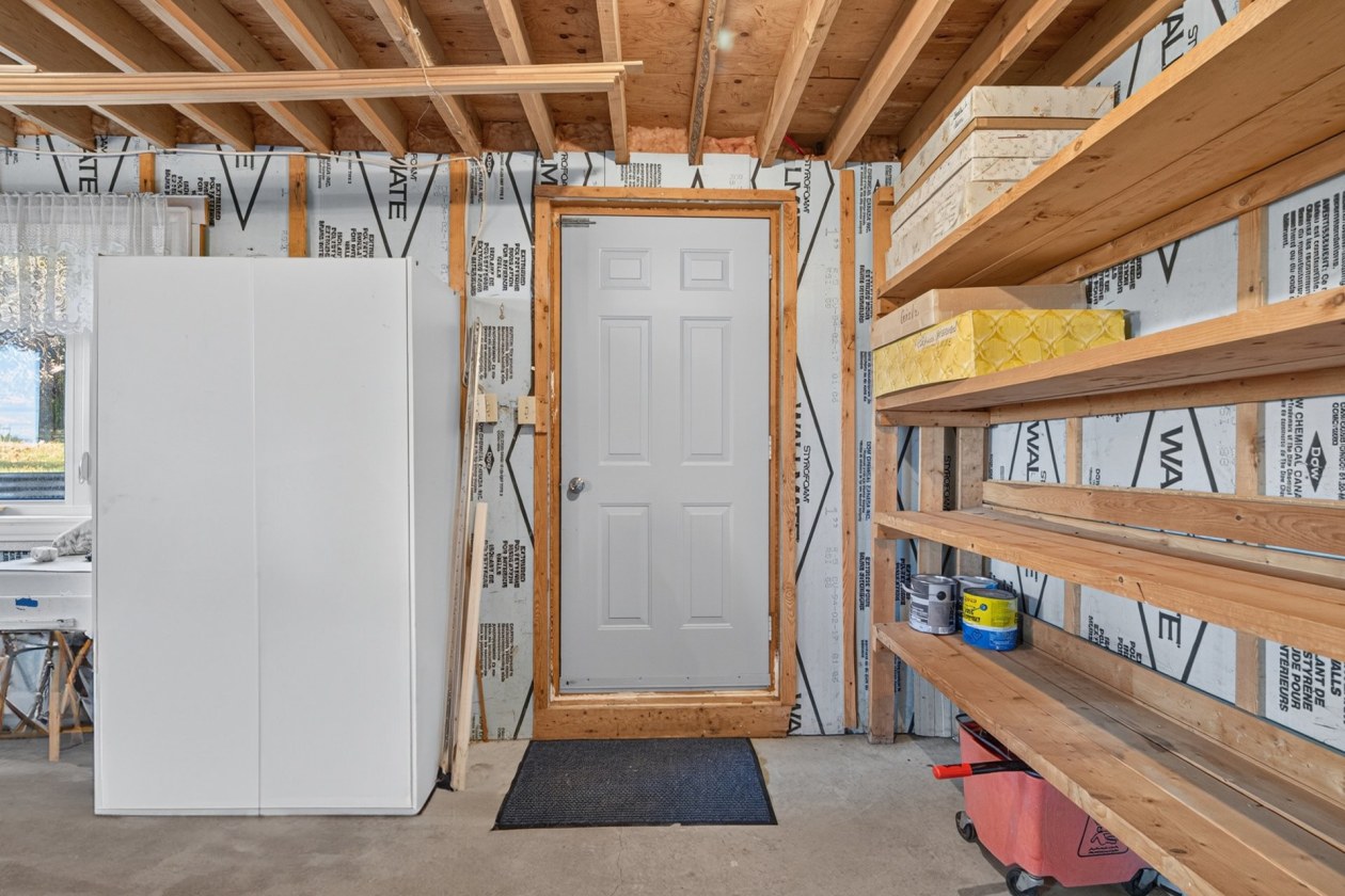 Atelier — 229 Route 132 O., Sainte-Luce
