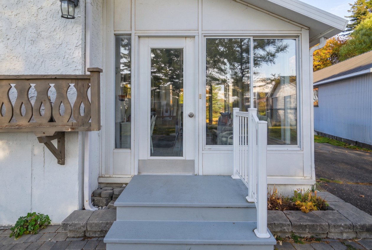 Entrée extérieure — 229 Route 132 O., Sainte-Luce