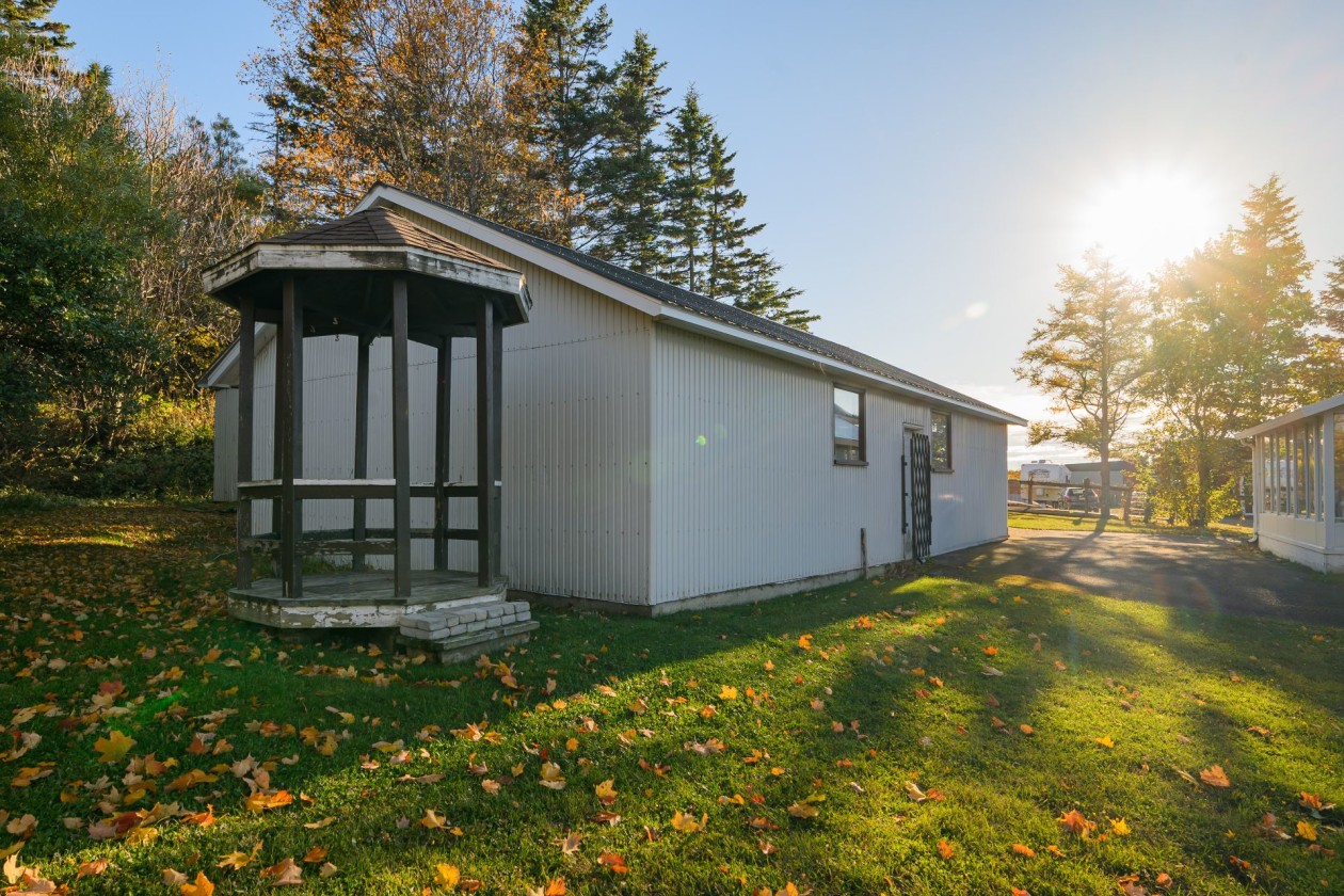 Garage — 229 Route 132 O., Sainte-Luce