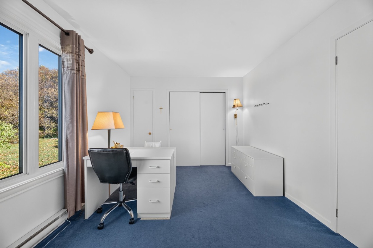 Chambre à coucher — 229 Route 132 O., Sainte-Luce