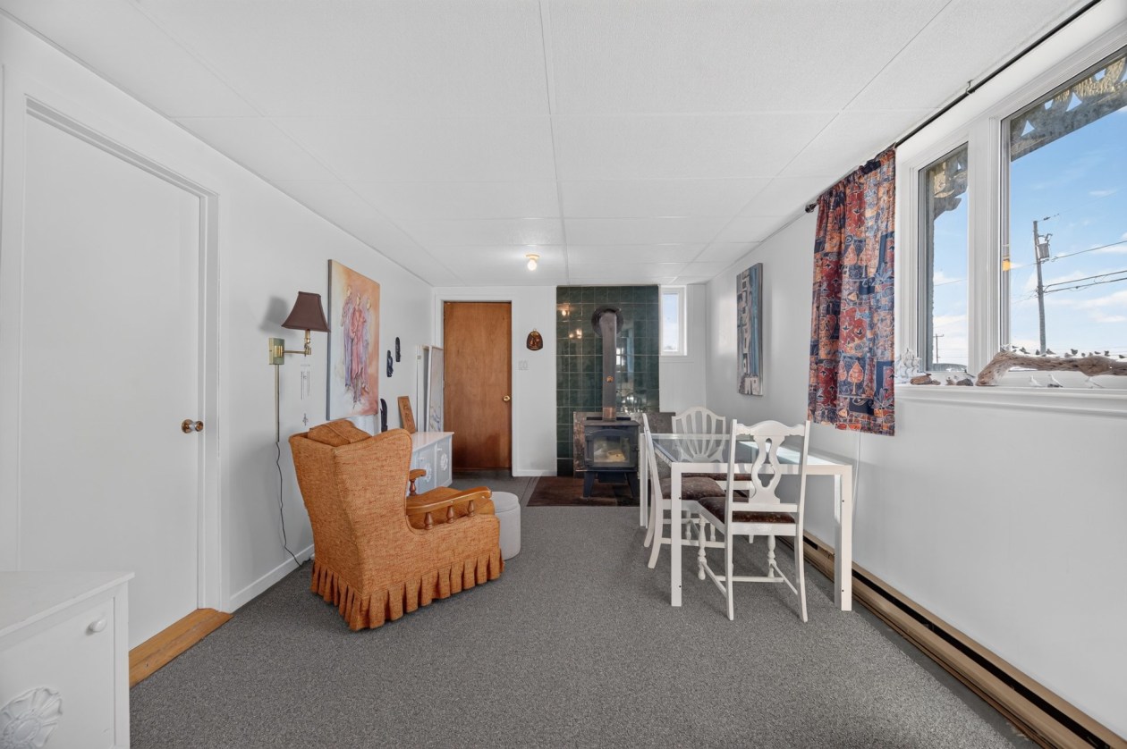 Salle familiale — 229 Route 132 O., Sainte-Luce