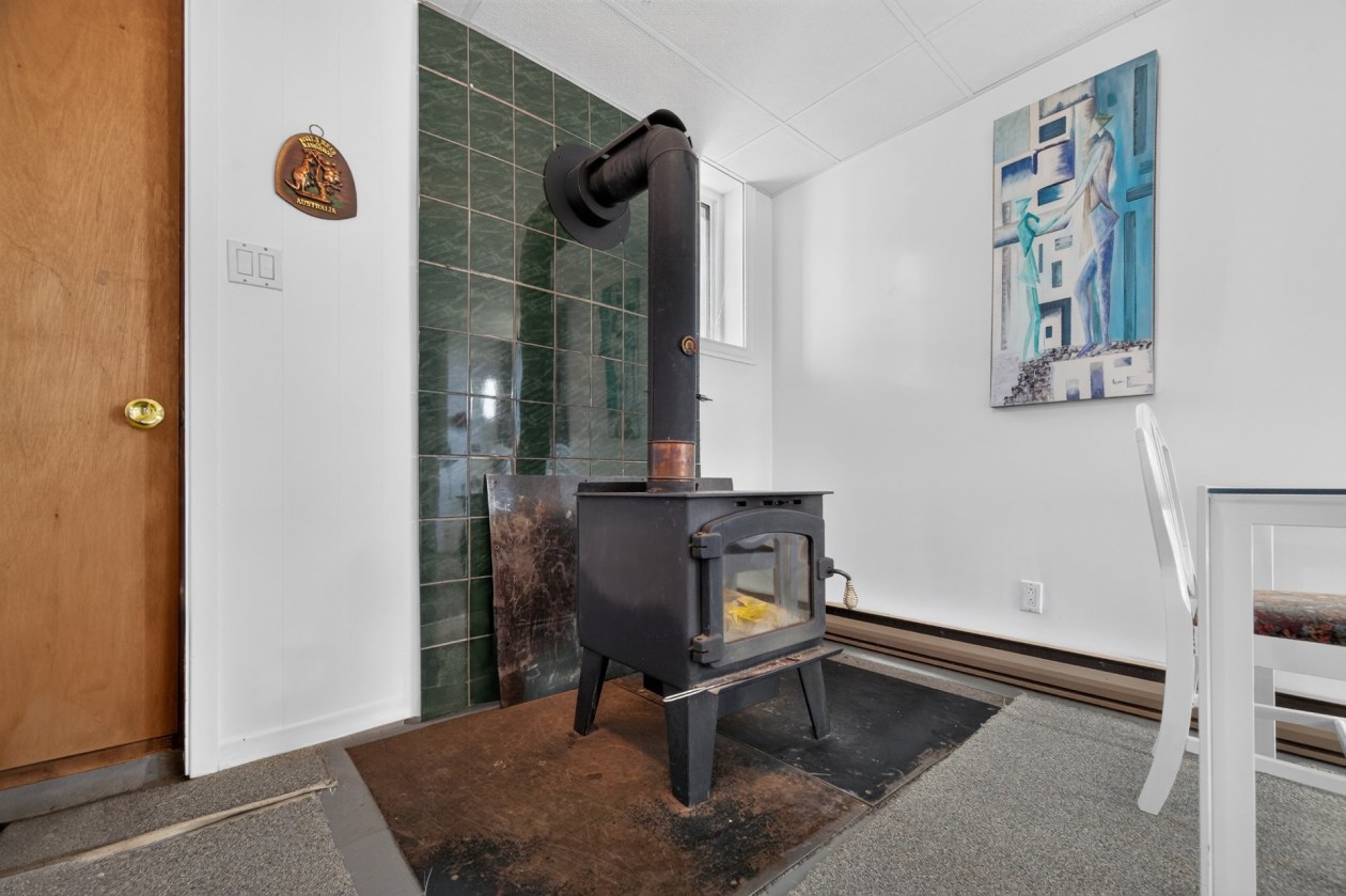 Salle familiale — 229 Route 132 O., Sainte-Luce