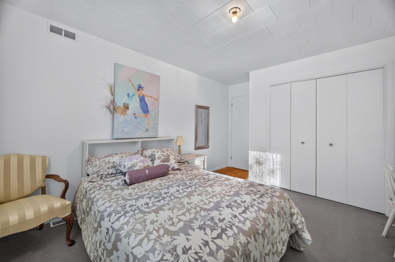 Chambre à coucher — 229 Route 132 O., Sainte-Luce