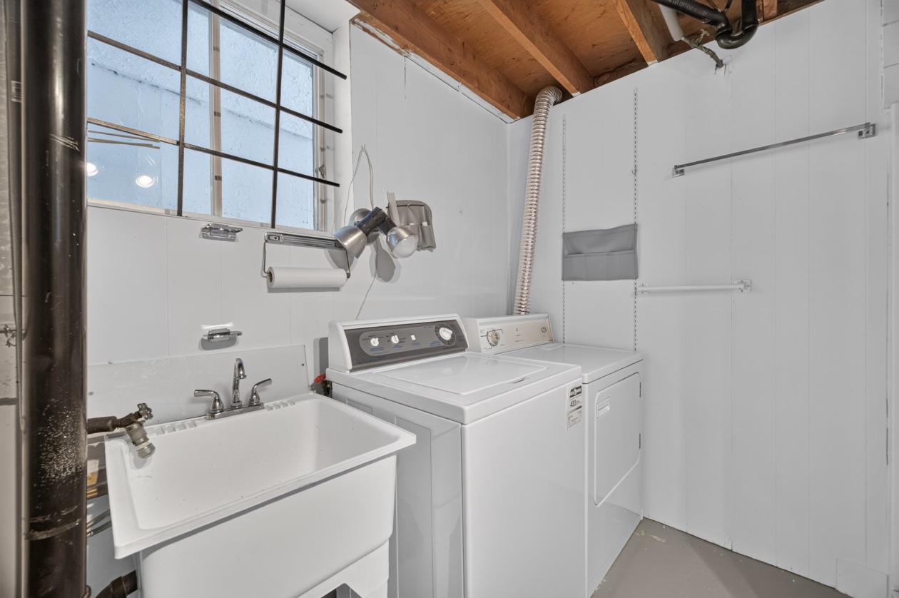 Salle de bains — 229 Route 132 O., Sainte-Luce