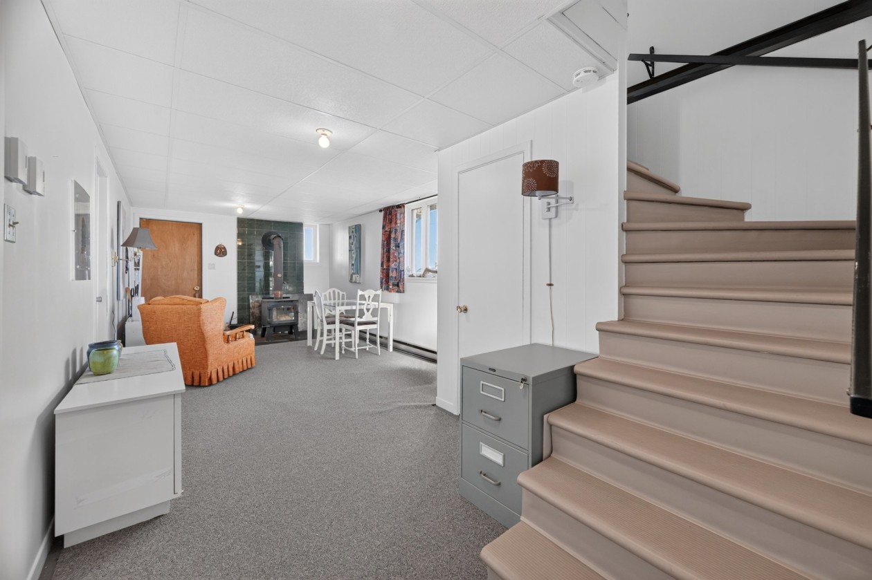 Salle familiale — 229 Route 132 O., Sainte-Luce