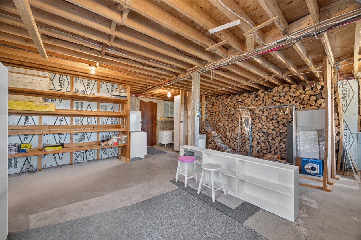 Atelier — 229 Route 132 O., Sainte-Luce
