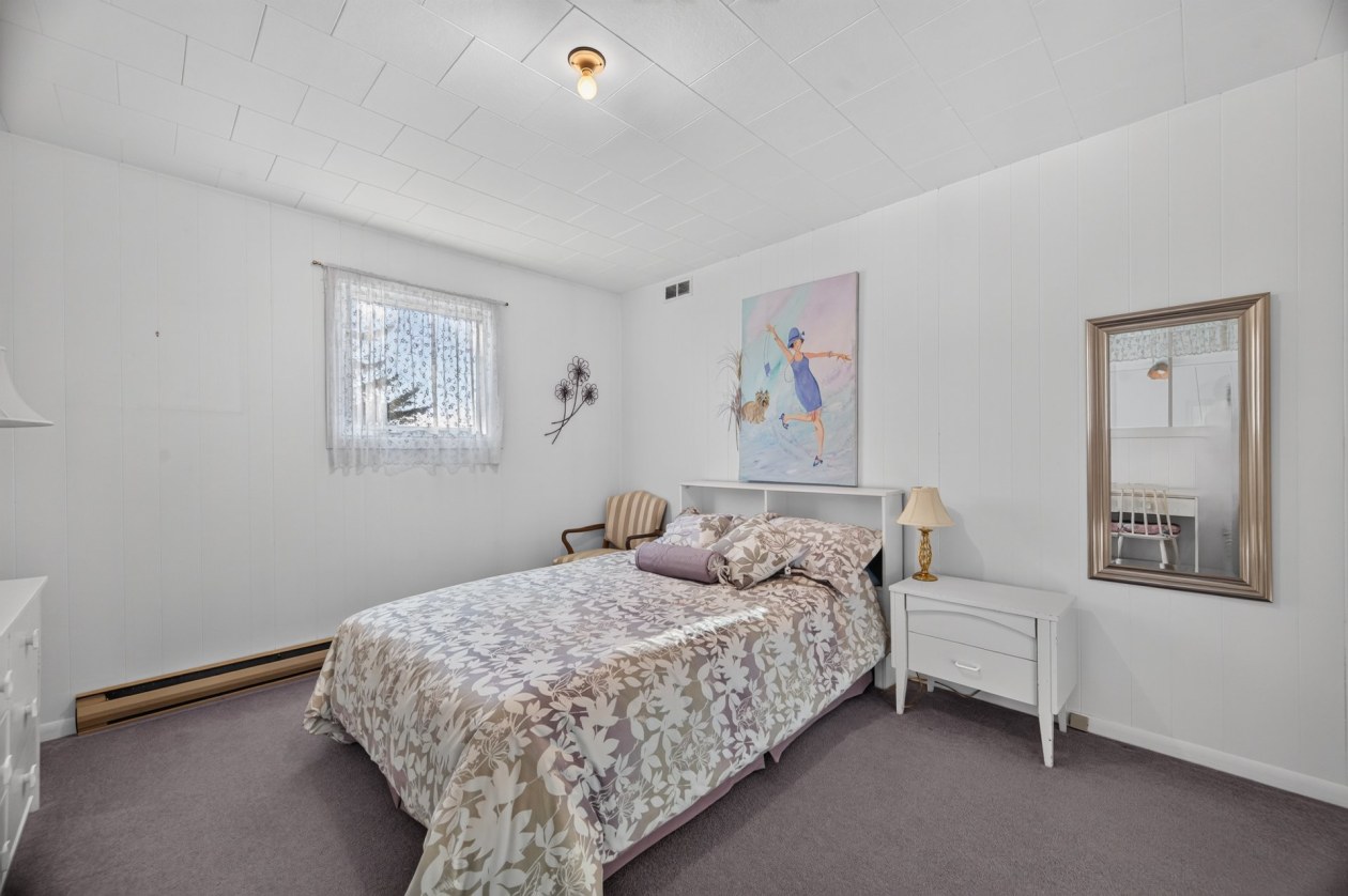 Chambre à coucher — 229 Route 132 O., Sainte-Luce