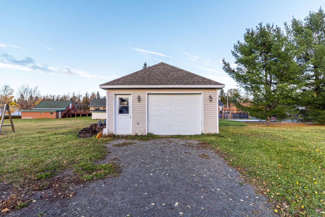Garage — 21 Rue de l'Orge, Rimouski