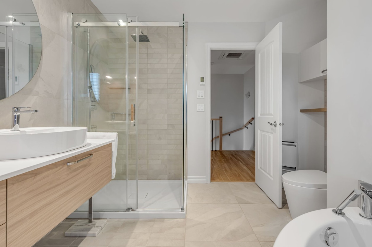 Salle de bains — 3738 Ch. Ste-Foy, Québec