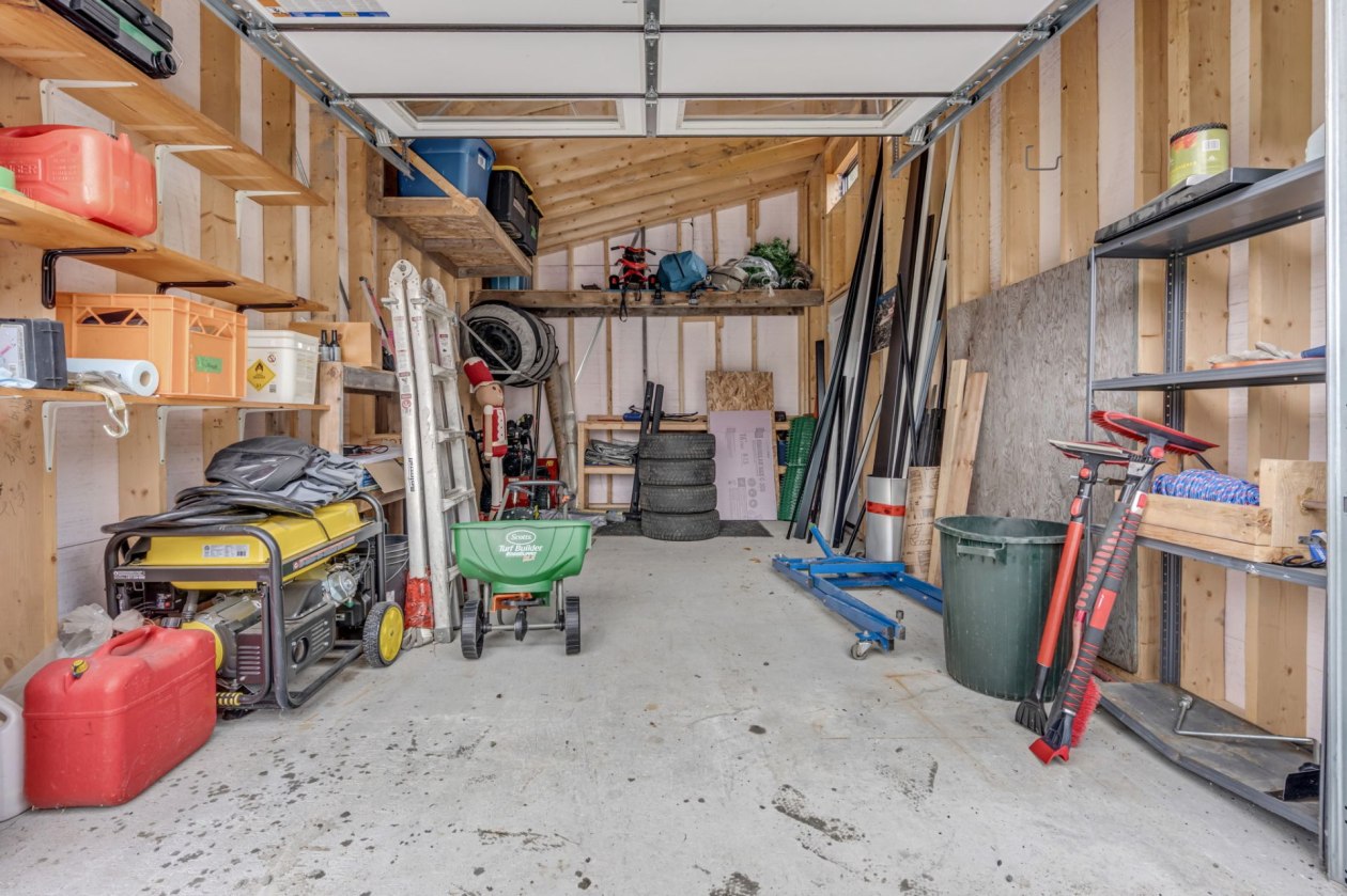 Garage — 235 Rue Griffin, Shannon