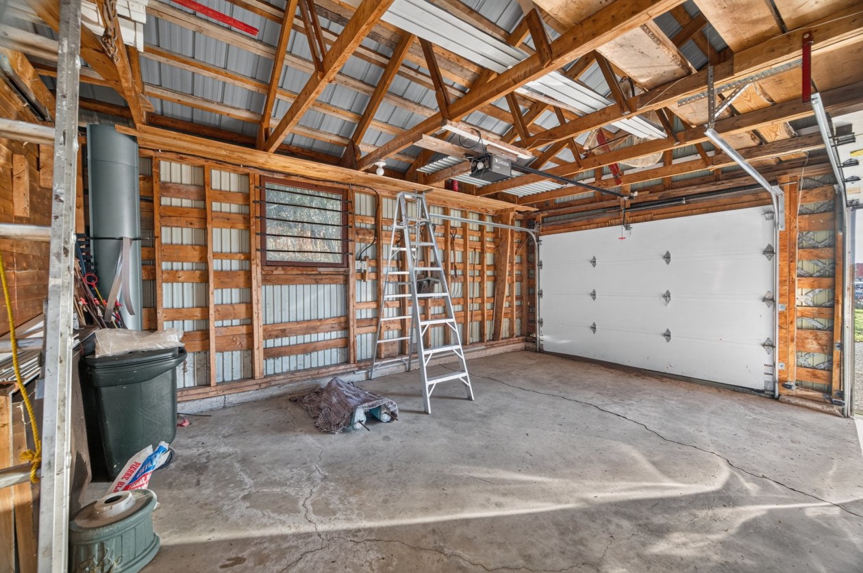 Garage — 229 Route 132 O., Sainte-Luce
