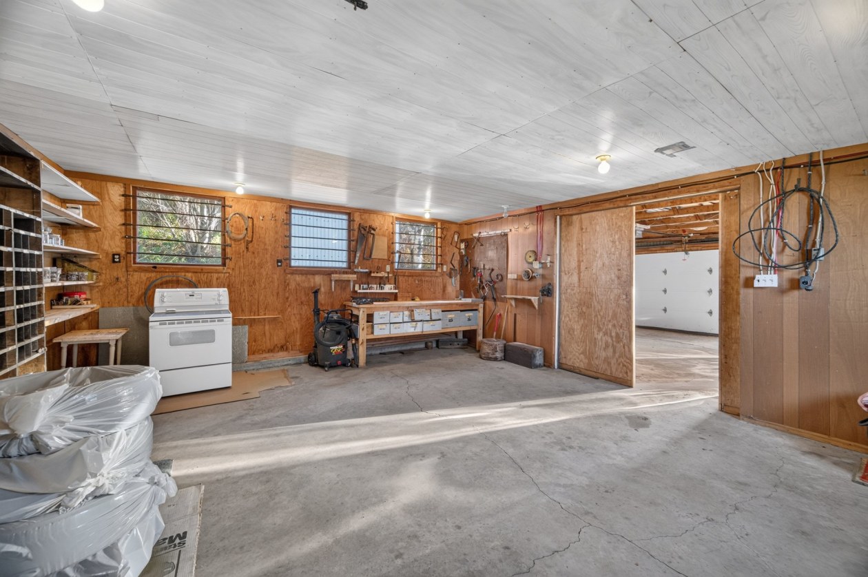 Garage — 229 Route 132 O., Sainte-Luce