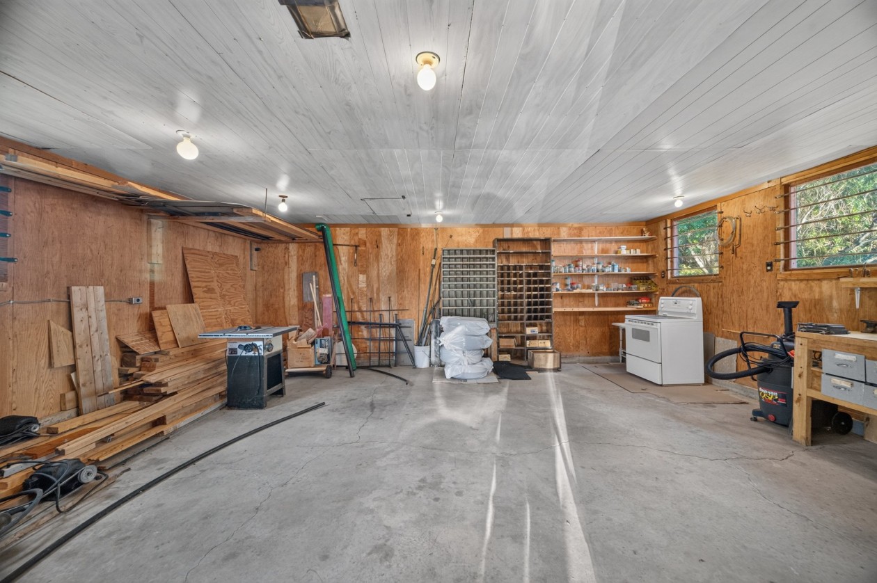 Garage — 229 Route 132 O., Sainte-Luce