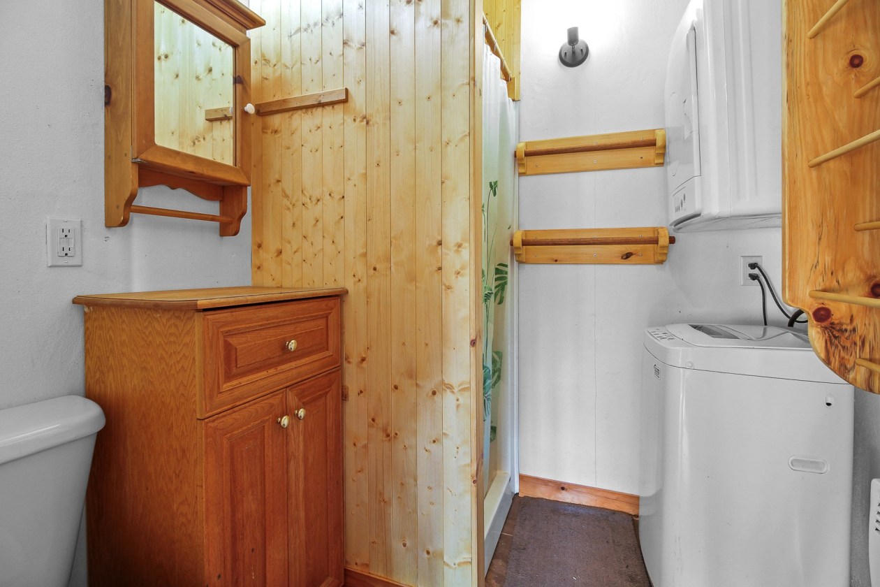 Salle de bains — 388 Vieux-Chemin, Saint-Félix-d'Otis