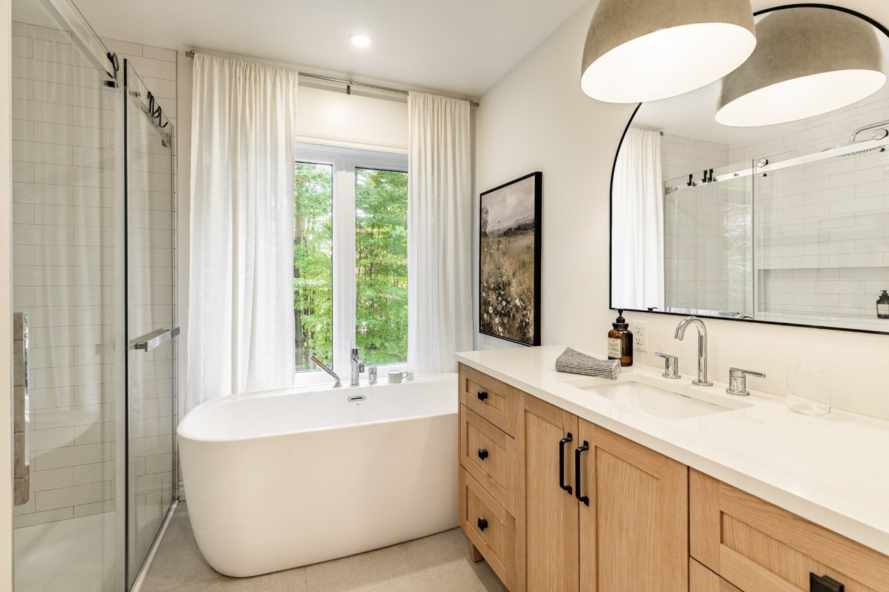 Salle de bains — 3395 Rue des Hêtres, Sainte-Marie-Madeleine