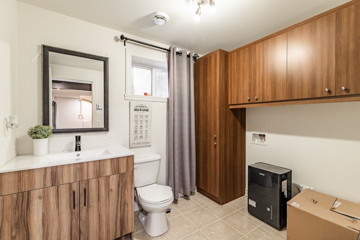 Salle de bains — 3395 Rue des Hêtres, Sainte-Marie-Madeleine