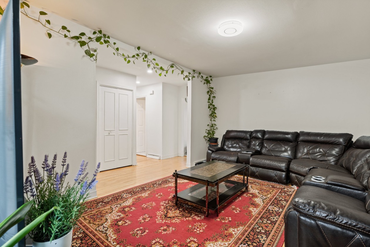 Salon — 5723 Rue Pellan, Brossard