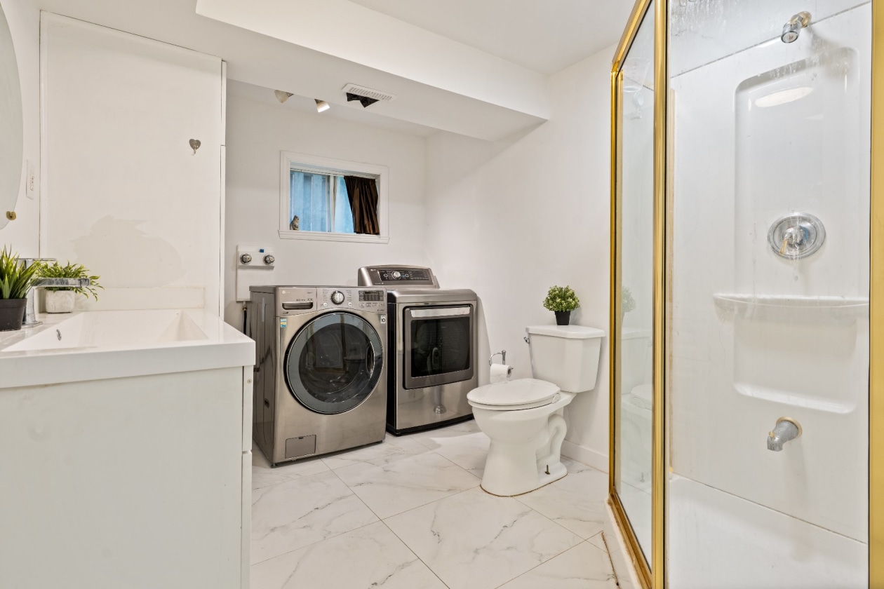 Salle de bains — 5723 Rue Pellan, Brossard