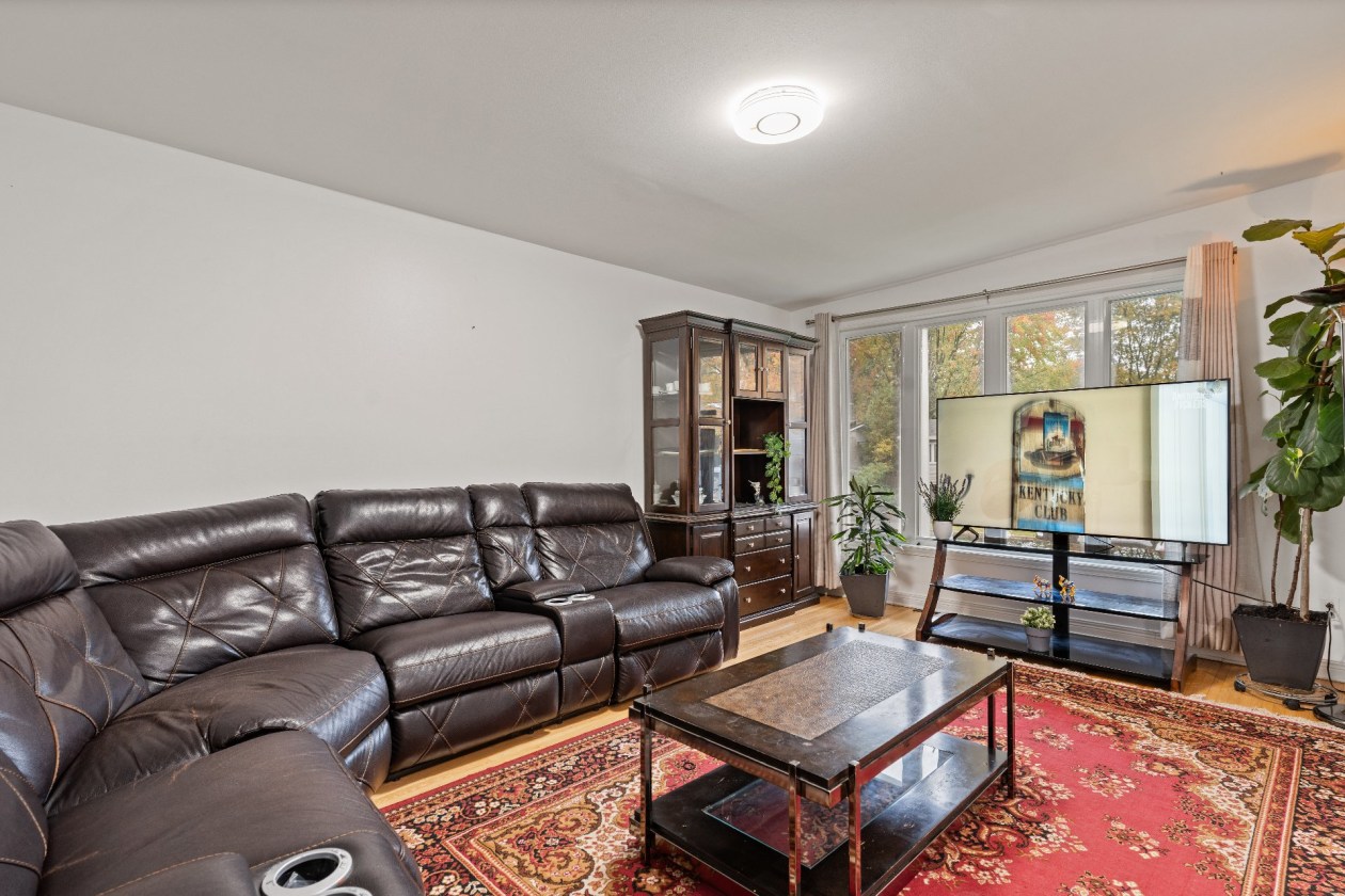 Salon — 5723 Rue Pellan, Brossard