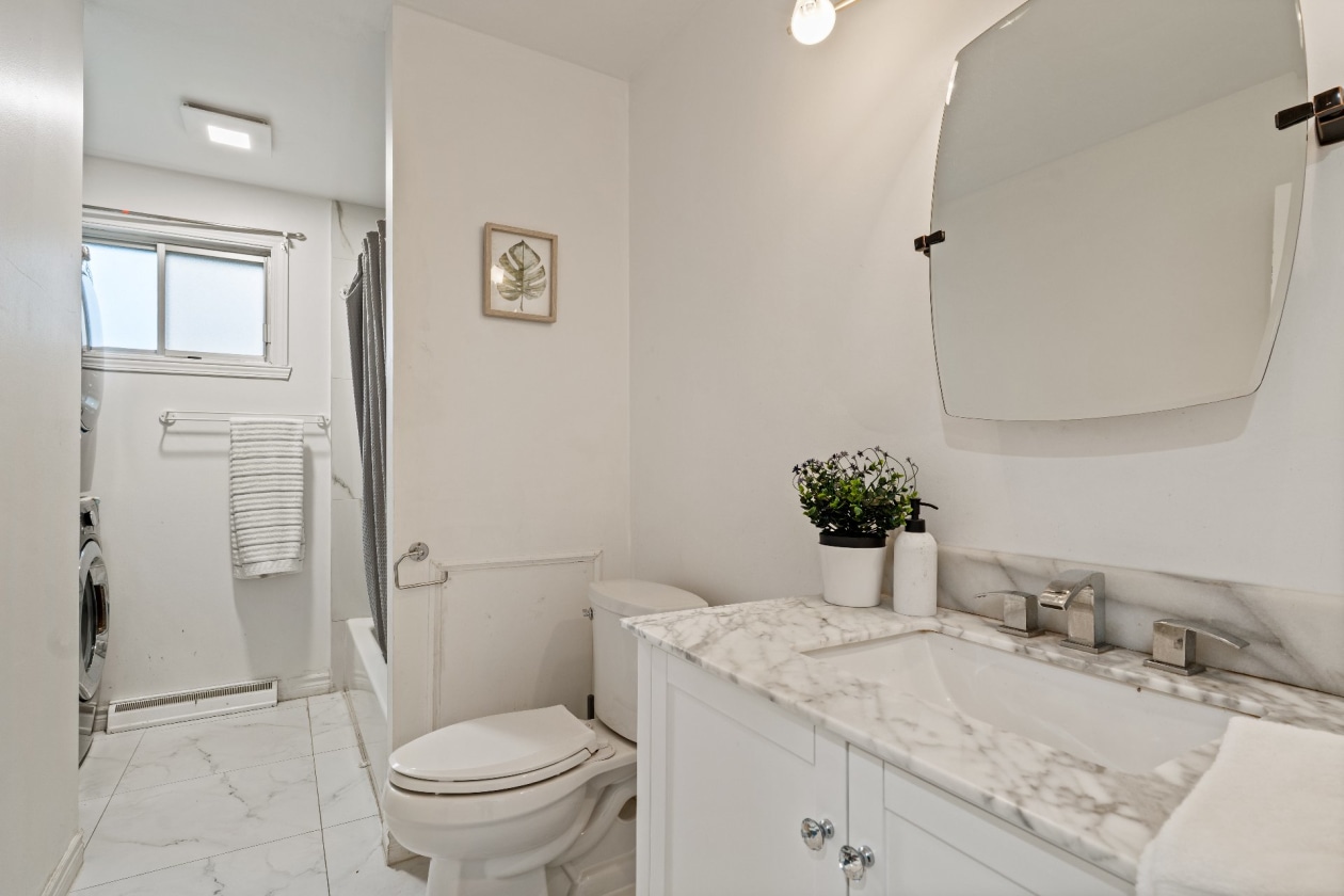 Salle de bains — 5723 Rue Pellan, Brossard