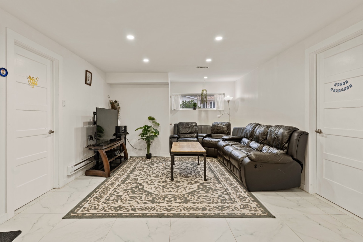 Salle familiale — 5723 Rue Pellan, Brossard