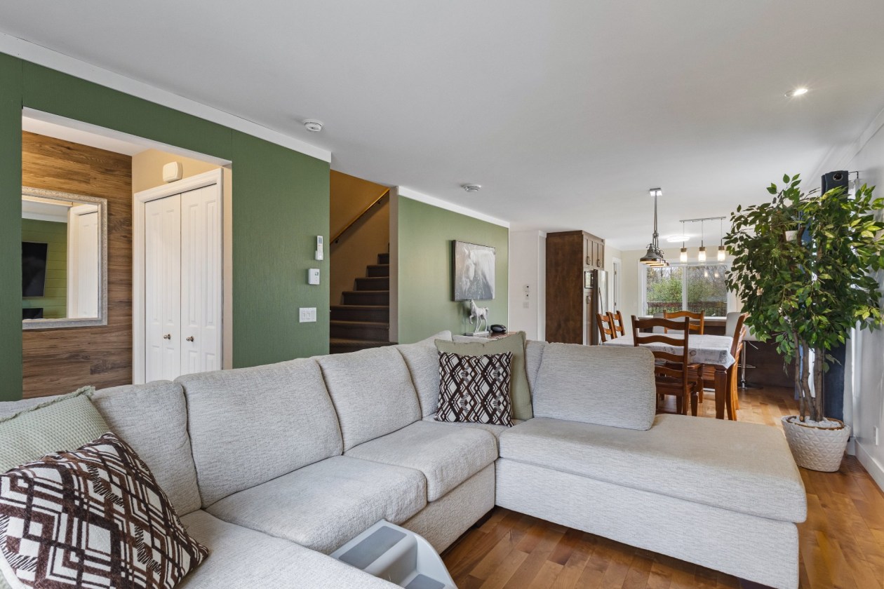 Salon — 5144 Rue Albani, Sherbrooke