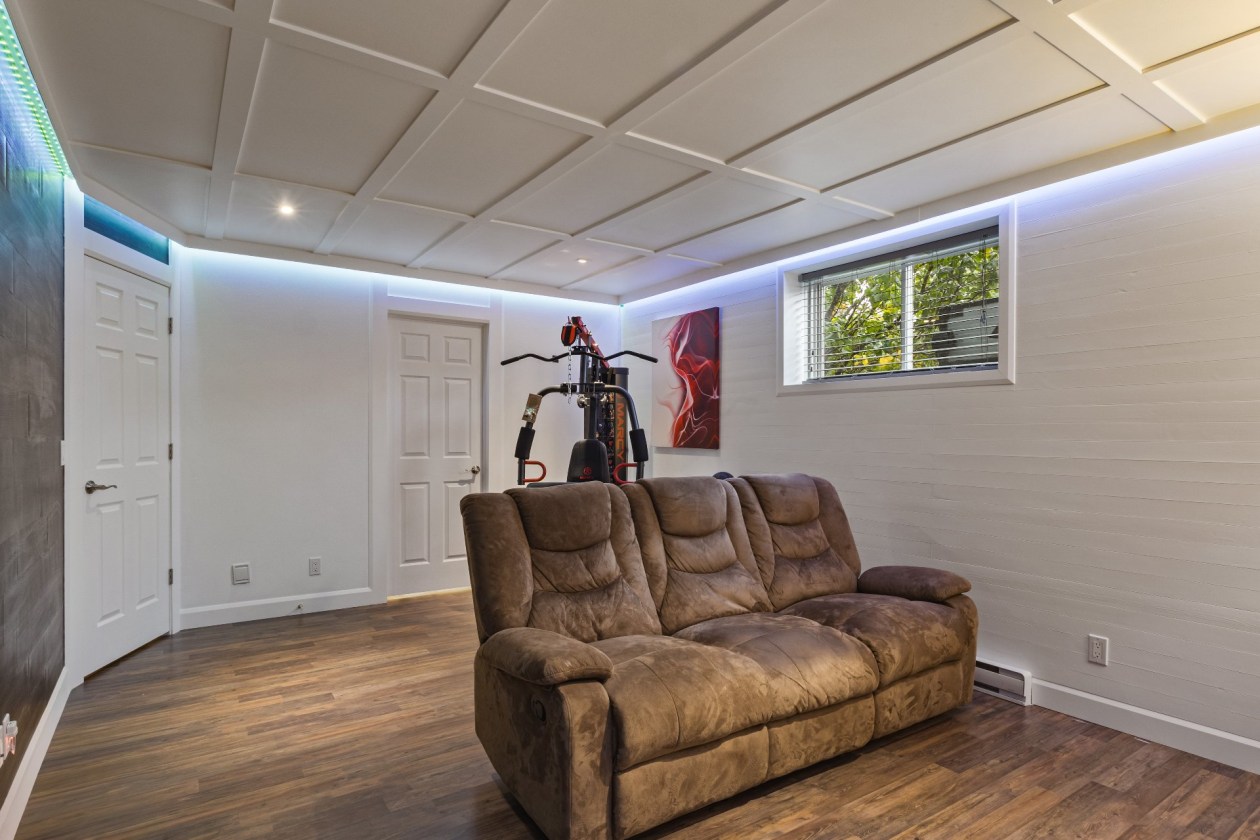 Salon — 5144 Rue Albani, Sherbrooke