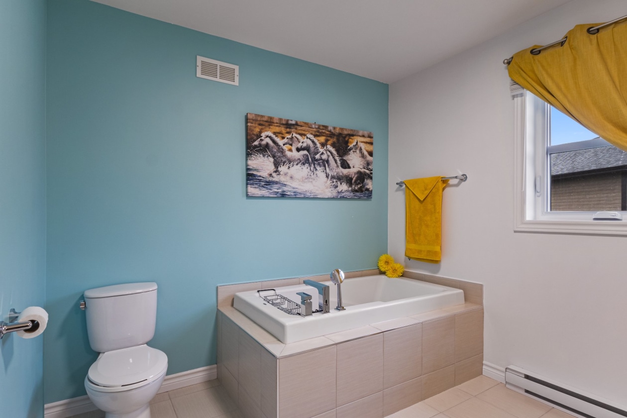 Salle de bains — 5144 Rue Albani, Sherbrooke