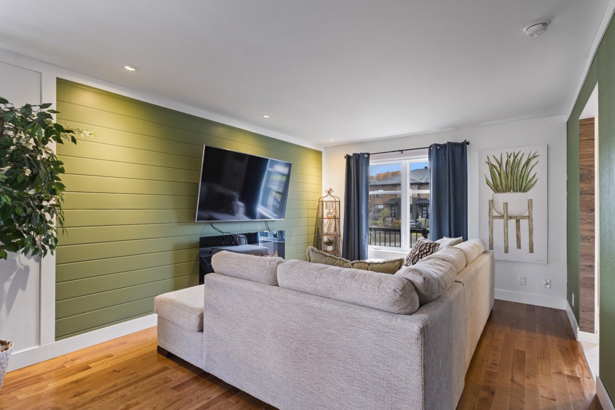 Salon — 5144 Rue Albani, Sherbrooke