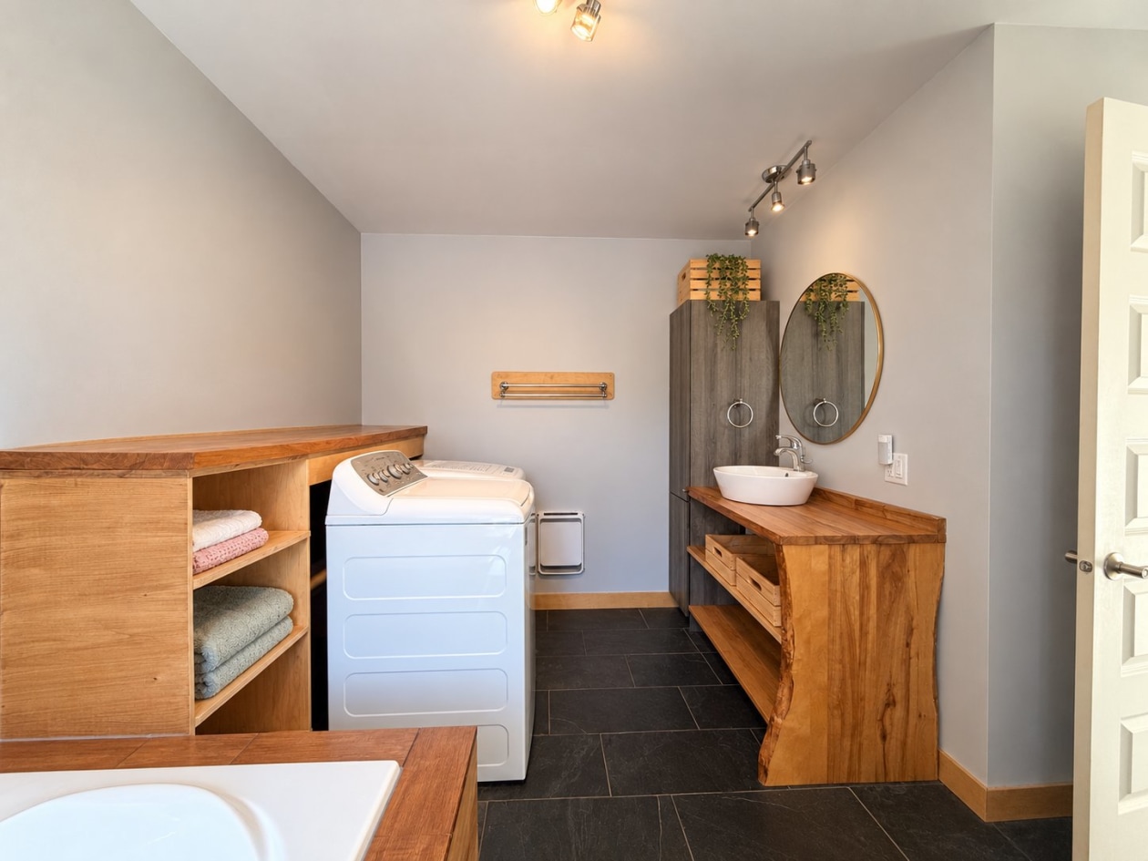 Salle de bains — 8 Rue Assels, Gaspé