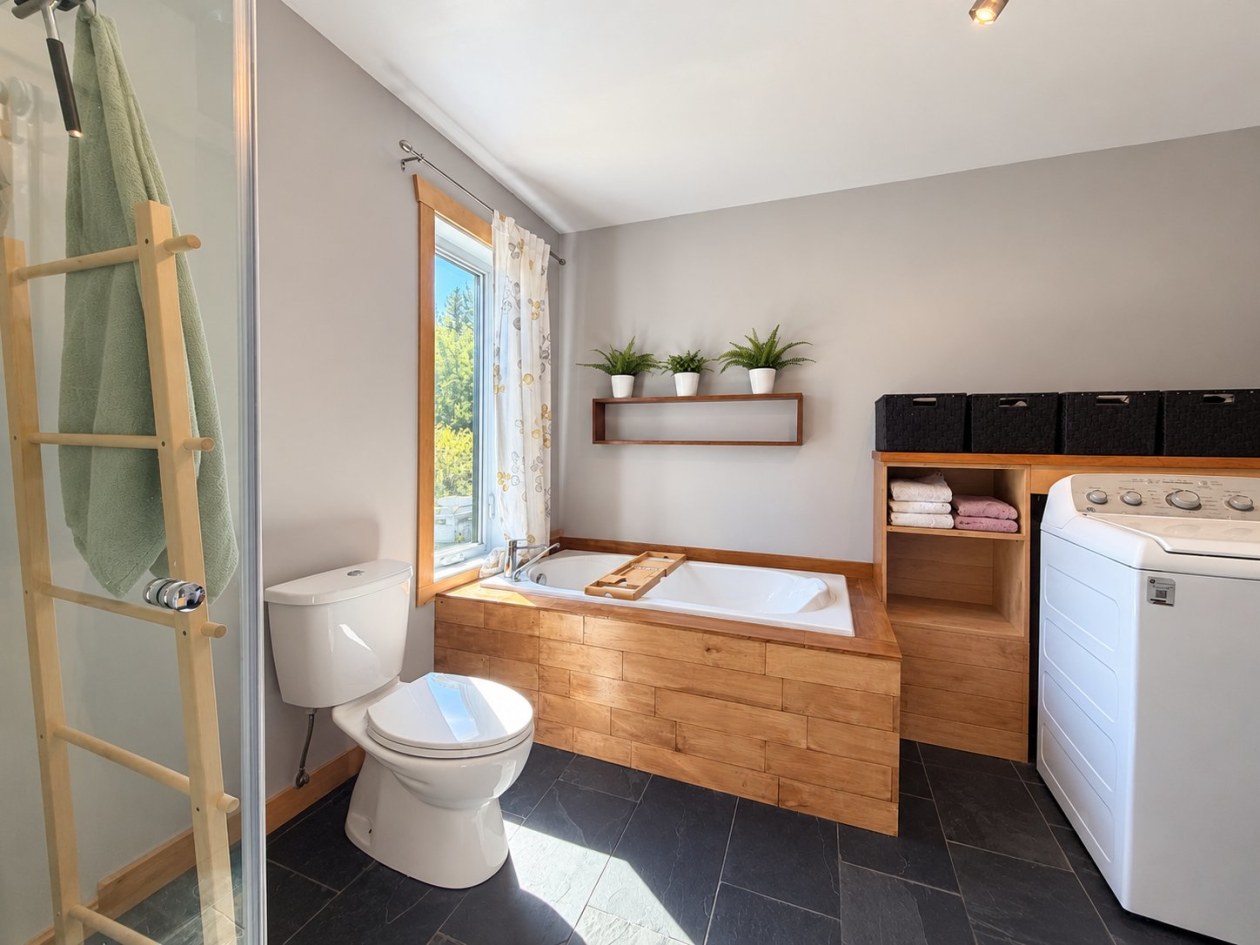 Salle de bains — 8 Rue Assels, Gaspé