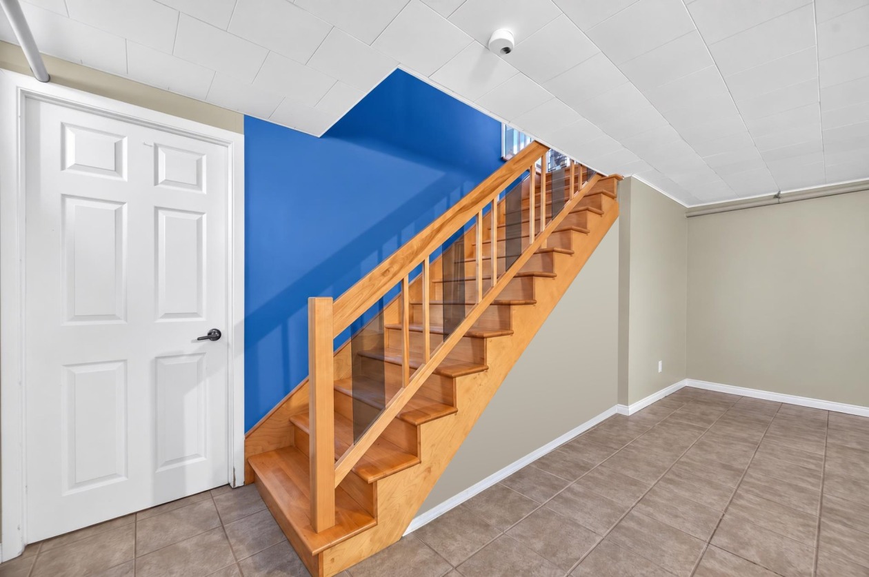 Escalier — 307 3e Rang O., Sainte-Luce