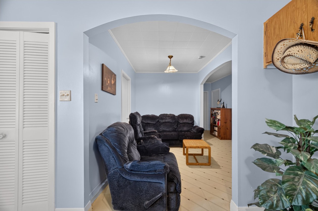 Salon — 307 3e Rang O., Sainte-Luce