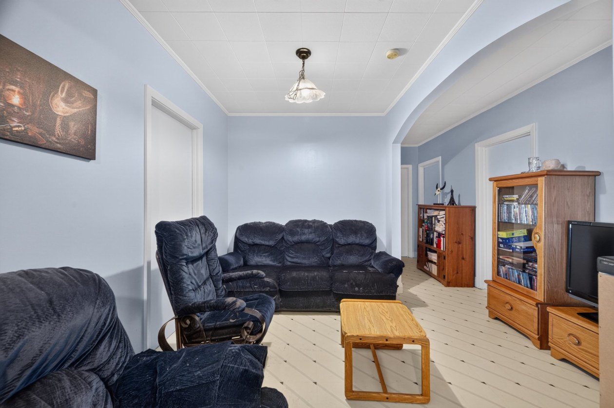 Salon — 307 3e Rang O., Sainte-Luce