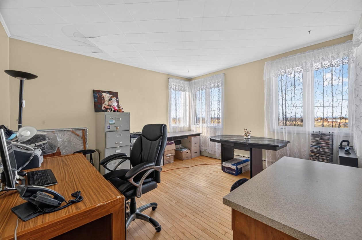 Bureau — 307 3e Rang O., Sainte-Luce