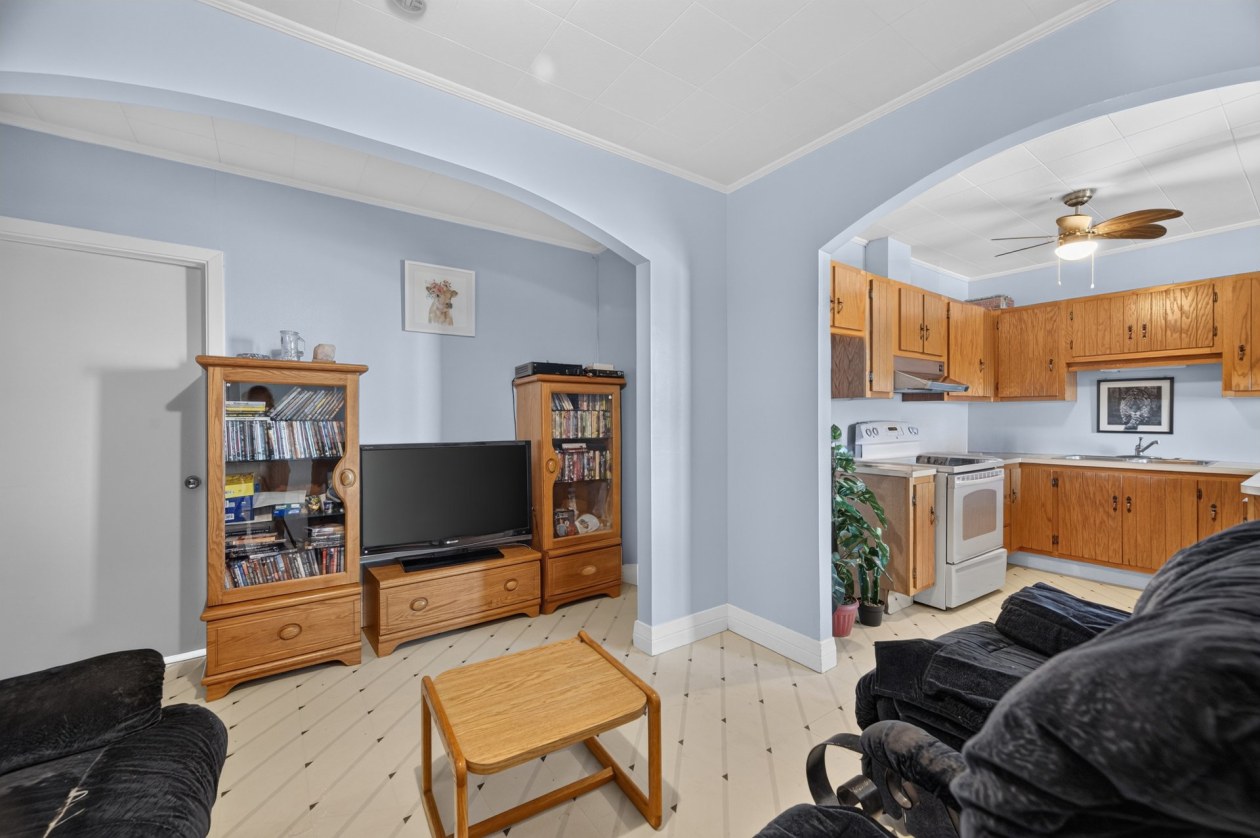 Salon — 307 3e Rang O., Sainte-Luce