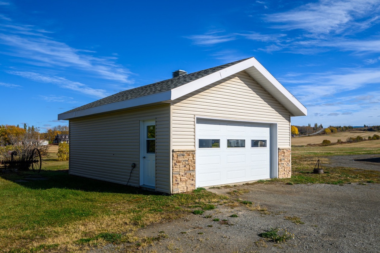 Garage — 307 3e Rang O., Sainte-Luce