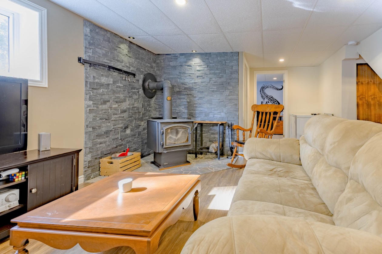 Salle familiale — 2003 Rue J.S.-Brulé, Saint-Maurice