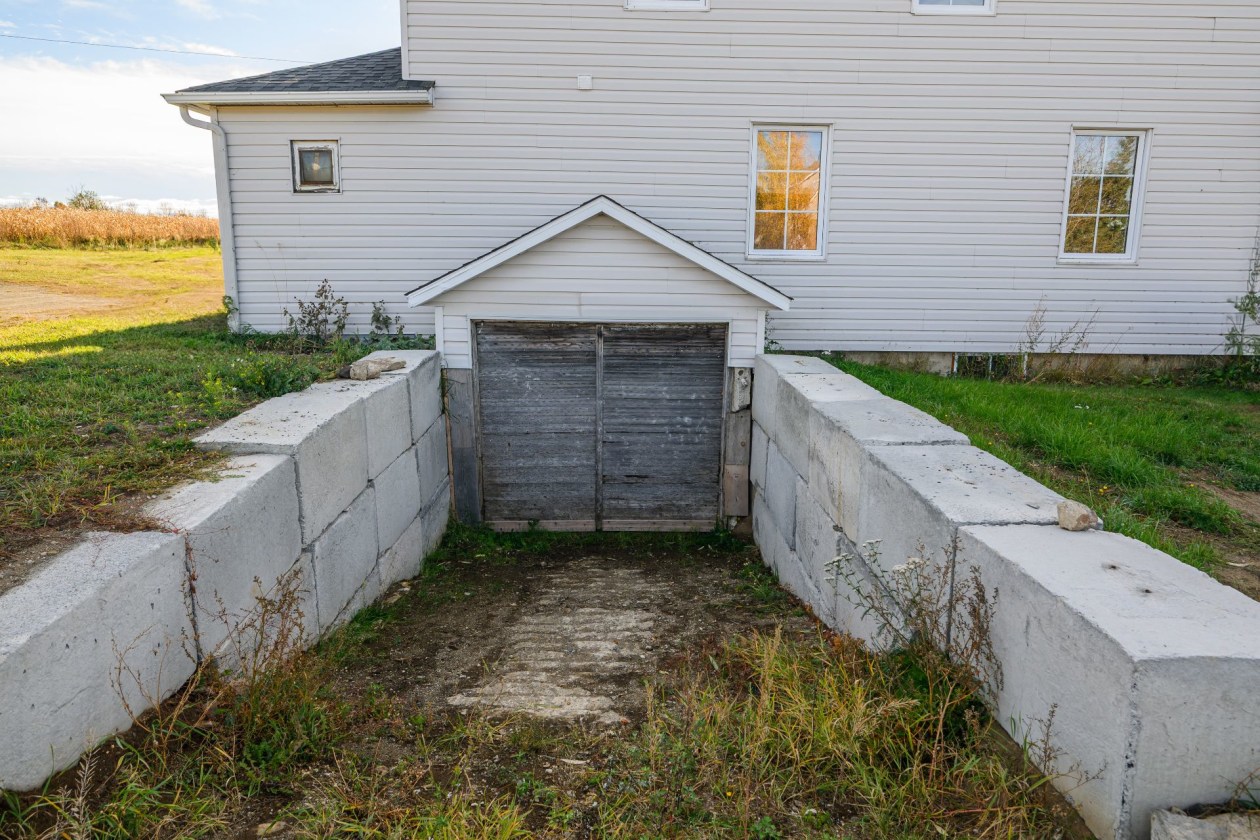 Entrée extérieure — 293 2e Rang E., Sainte-Luce