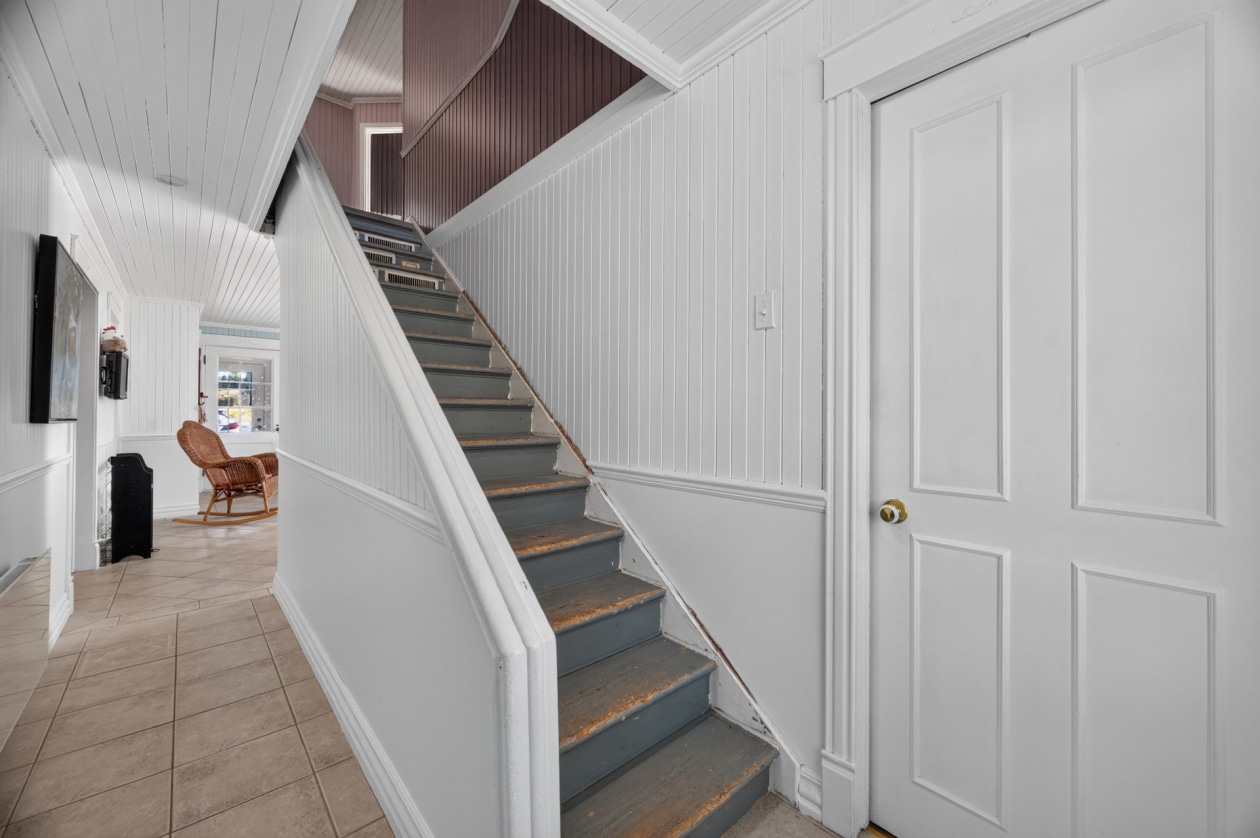 Escalier — 293 2e Rang E., Sainte-Luce