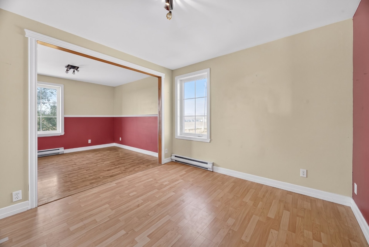 Salon — 293 2e Rang E., Sainte-Luce