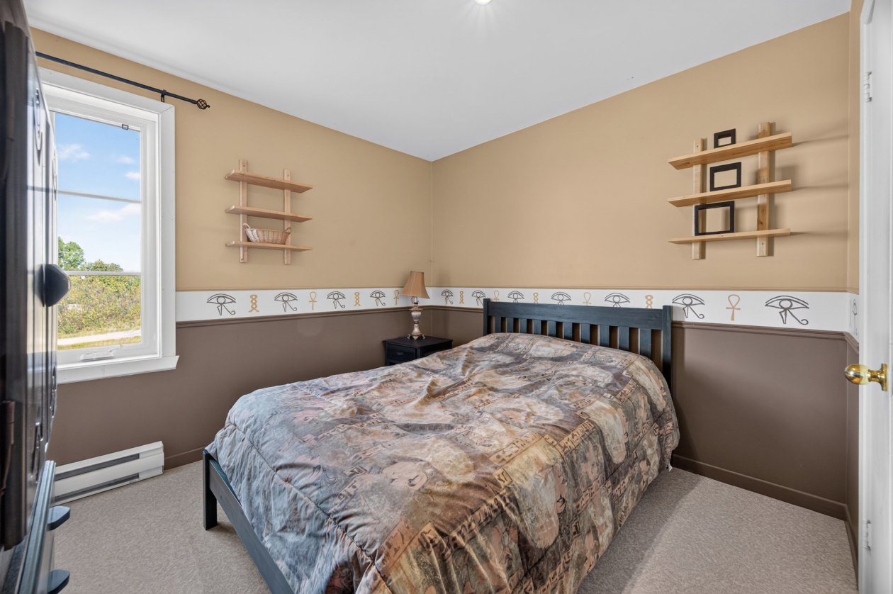 Chambre à coucher — 293 2e Rang E., Sainte-Luce