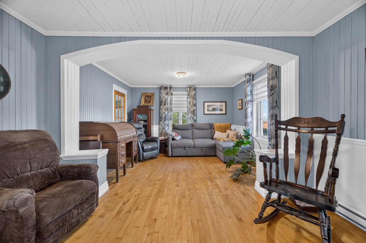 Salon — 293 2e Rang E., Sainte-Luce